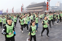 《西安日报》：迷你马拉松 跑出健康活力