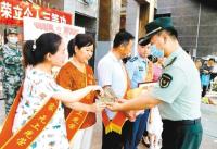 《西安日报》：莲湖儿女建功军营 军地联合欢送喜报