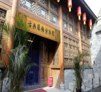 “穿越”时空共赏华夏冠服之美文物活化利用的典范——高家大院古典服饰博物馆